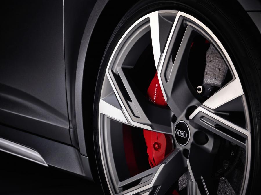Колеса Audi RS6 Avant (C8) 2019 года  (WW) (фото 13 из 46)